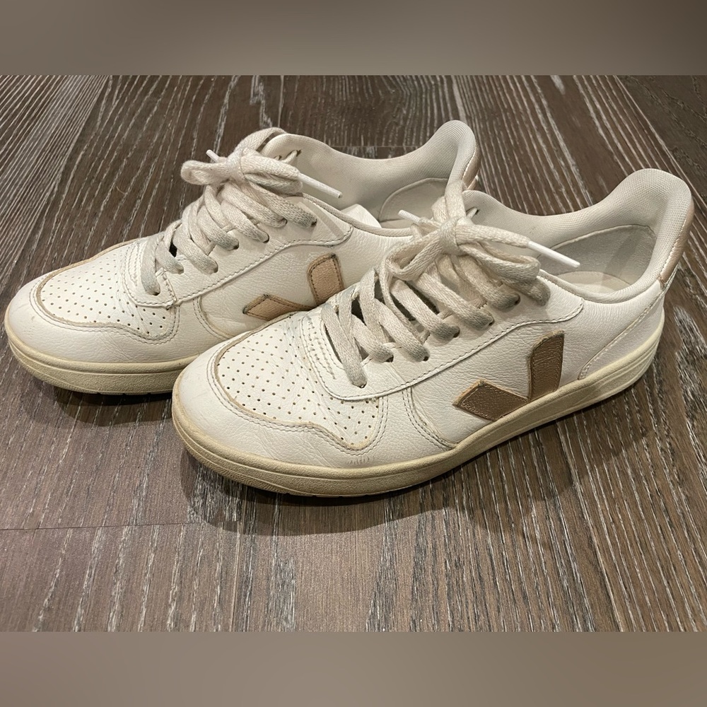 Veja Women's V-10 sneakers white platine size 8 - Picture 2 of 9